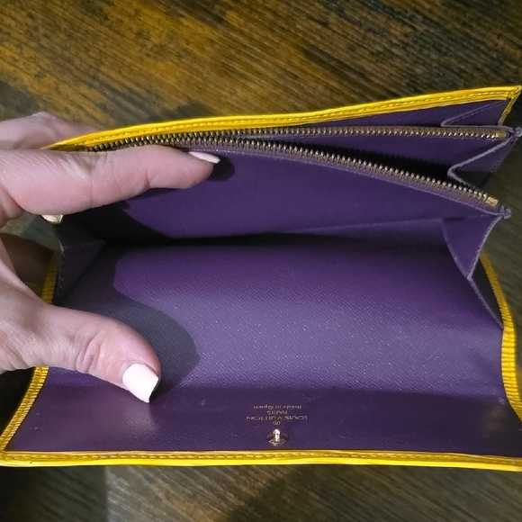 Louis Vuitton Epi Sarah Wallet - Picture 11 of 14